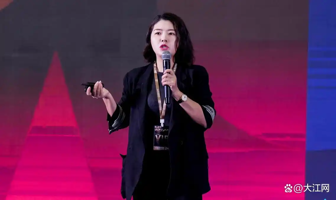 土巴兔联创受邀世界陶商大会，谈AI如何赋能家装生态越过山丘
