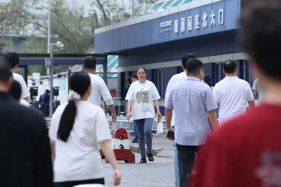 AI应用、无人机、直播带货……“爆款”课程进夜校！