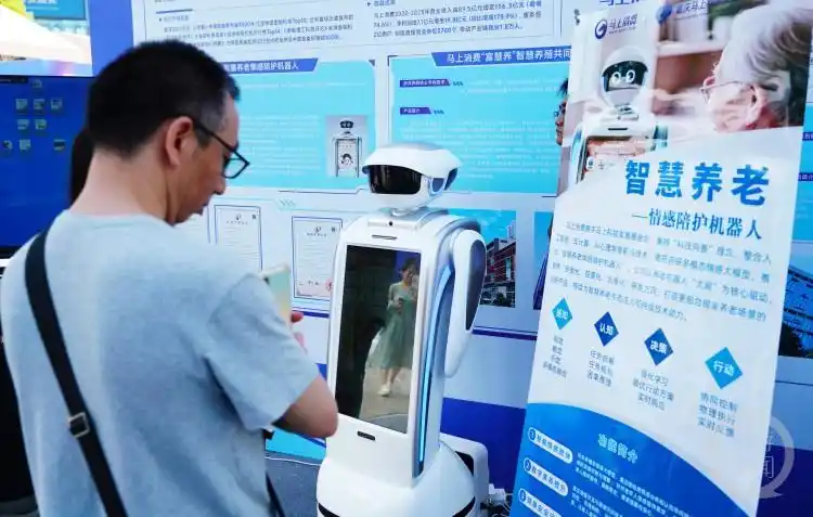 AI“望闻问切”、机器人穿战甲……知识产权周重庆上演未来科技秀