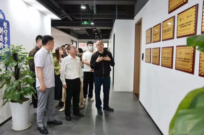 技术破圈、产业聚势 媒体一线见证成都人工智能与机器人企业高质量发展新气象