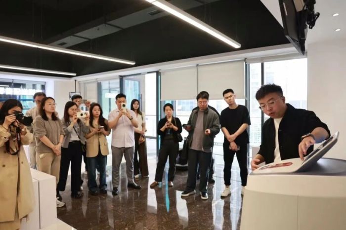 技术破圈、产业聚势 媒体一线见证成都人工智能与机器人企业高质量发展新气象