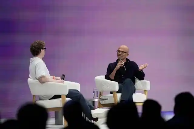 微软 CEO 纳德拉：公司 20%-30% 的代码由 AI 生成